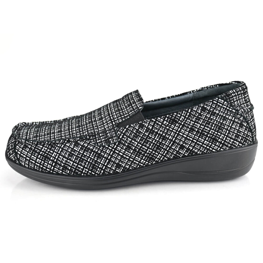 נעלי מוקסין דגם Milano שחור בדוגמת משבצות אפור-לבן